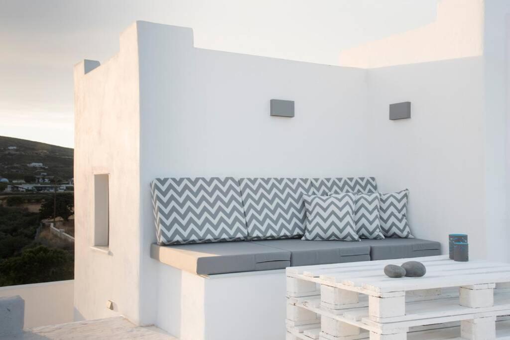 Sunny Studio W.Breathtaking Naxos Views In Isterni Apartment Isterni  Bagian luar foto
