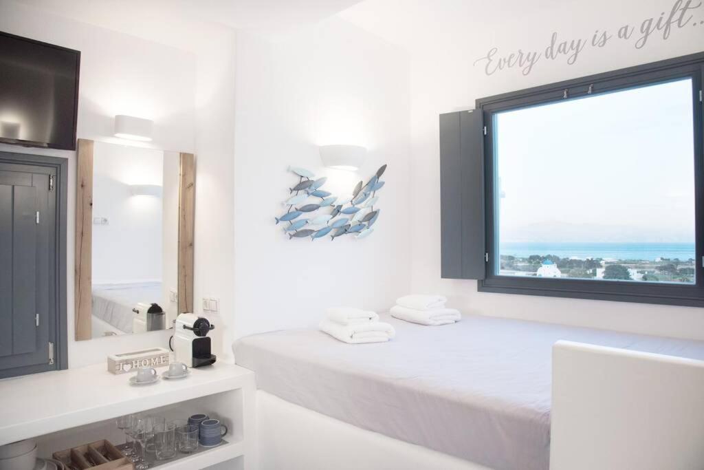 Sunny Studio W.Breathtaking Naxos Views In Isterni Apartment Isterni  Bagian luar foto