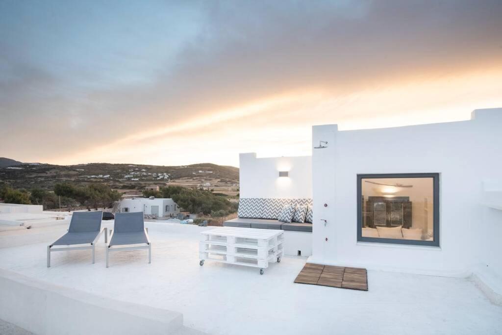 Sunny Studio W.Breathtaking Naxos Views In Isterni Apartment Isterni  Bagian luar foto