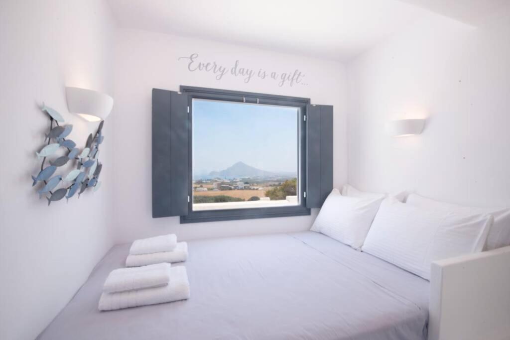 Sunny Studio W.Breathtaking Naxos Views In Isterni Apartment Isterni  Bagian luar foto
