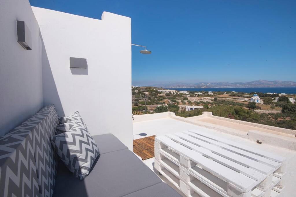 Sunny Studio W.Breathtaking Naxos Views In Isterni Apartment Isterni  Bagian luar foto